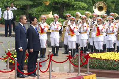 Leaders congratulate Poland on National Day - ảnh 1